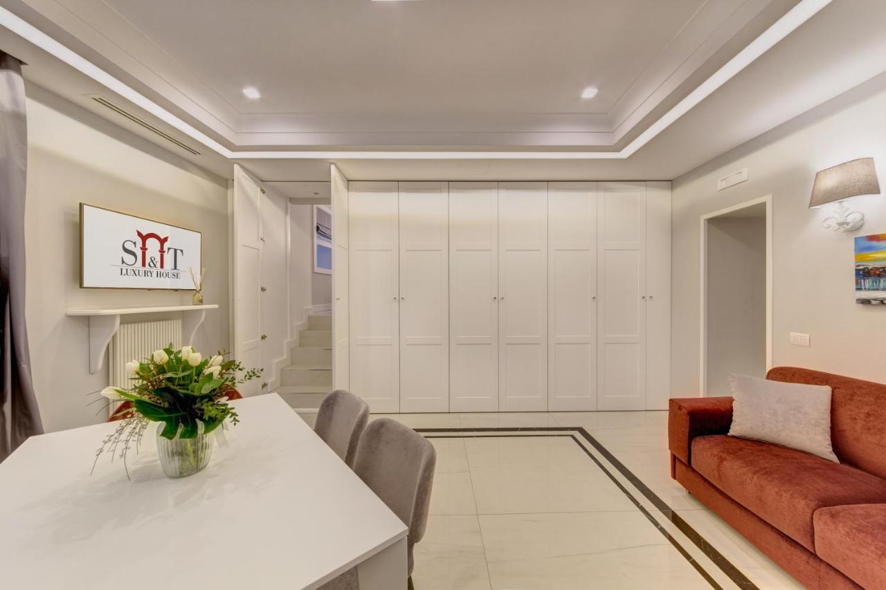 شقة S&T Luxury House In Plebiscito Square نابولي المظهر الخارجي الصورة